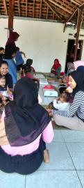 PENIMBANGAN RUTIN POSYANDU ANGGREK PADUKUHAN JETIS